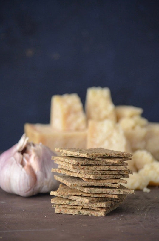 Galletas rústicas con ajo y queso